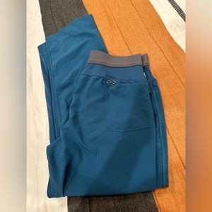 NEW Cherokee Infinity 4-pocket scrub pants size small petite